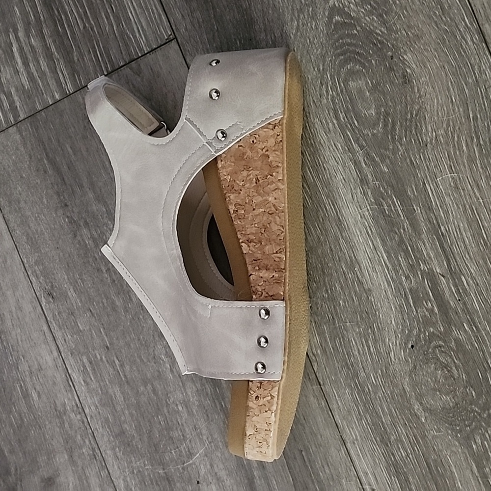 Sandal - Picture 2 of 3